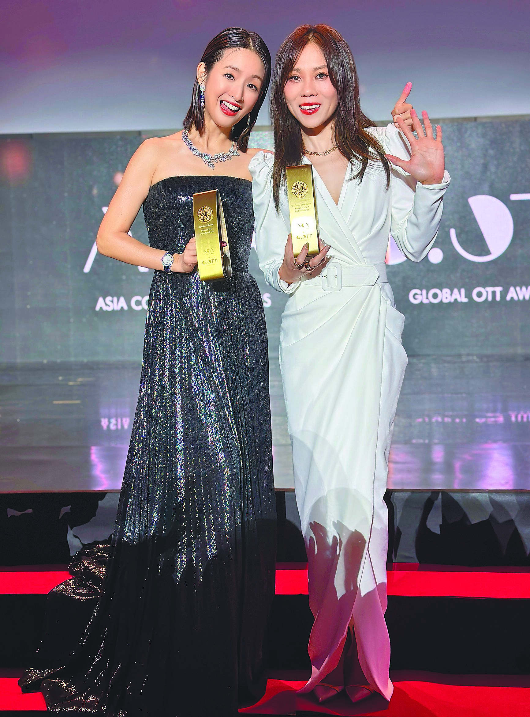 林依晨(左)與蔡健雅在2024年釜山國際影展的第6屆「亞洲內容暨全球OTT大獎」分別獲得最佳女主角獎、最佳原創歌曲獎。(公視提供) 林依晨(左)與蔡健雅在2024年釜山國際影展的第6屆「亞洲內容暨全球OTT大獎」分別獲得最佳女主角獎、最佳原創歌曲獎。(公視提供)