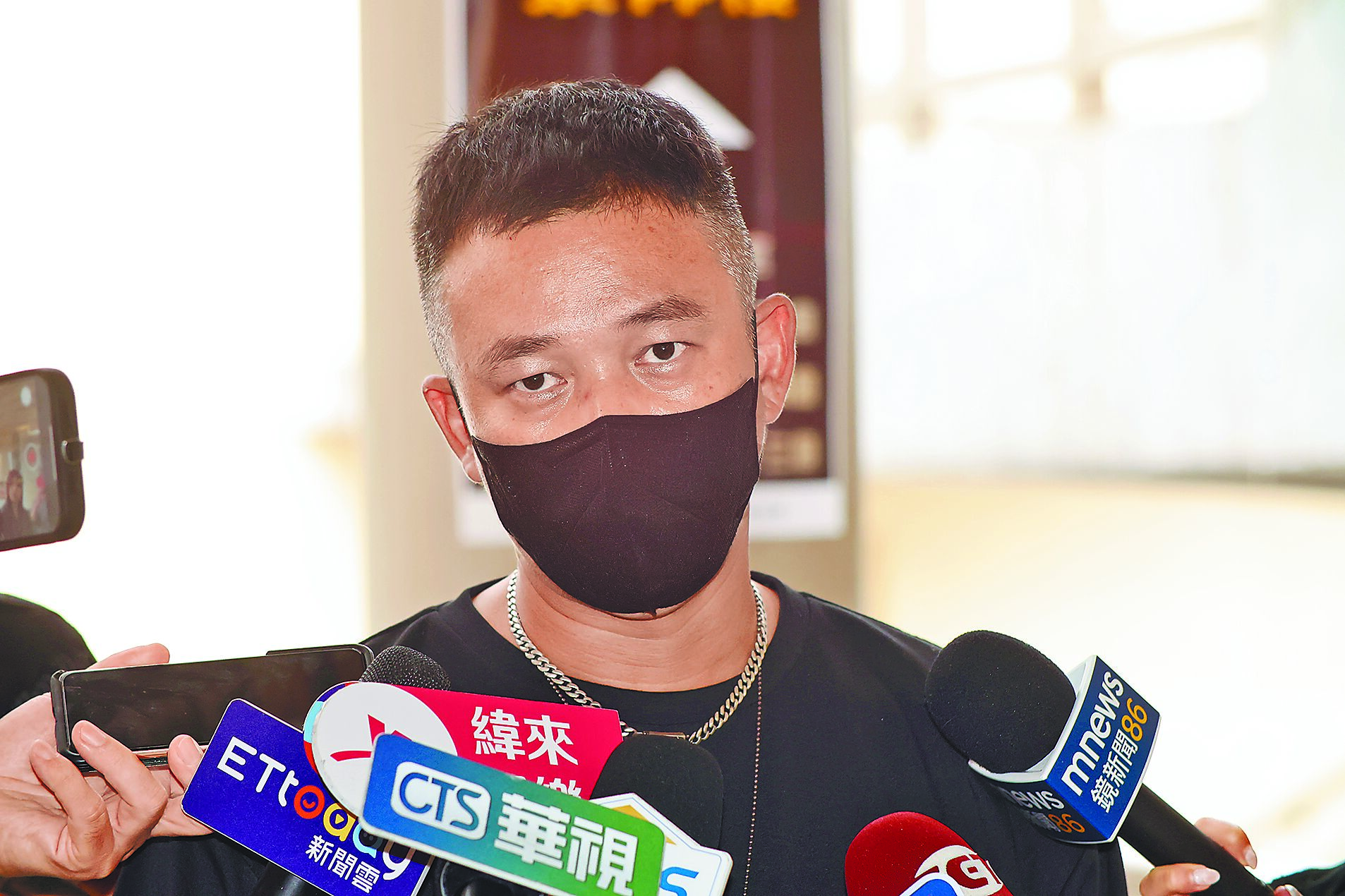 阿Ben在9日前往靈堂向汪建民致意。(池宗玲攝) 阿Ben在9日前往靈堂向汪建民致意。(池宗玲攝)