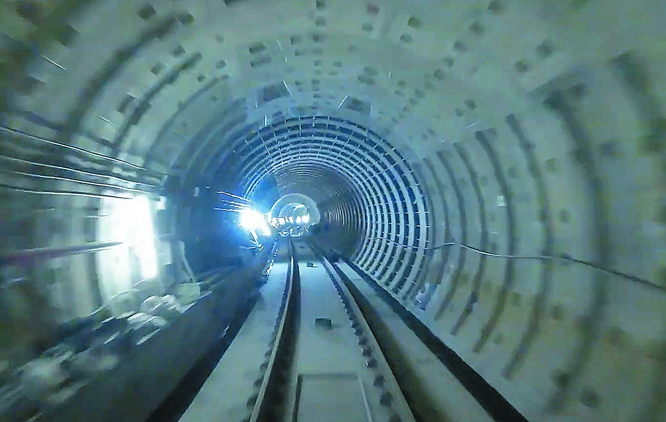 號稱史上最具挑戰性的捷運信義線東延段工程,為讓民眾了解施工現況,台北市捷運工程局特別拍攝影片,揭開捷運隧道中「尾軌」的神祕面紗。(北市捷運局提供/丁上程台北傳真) image