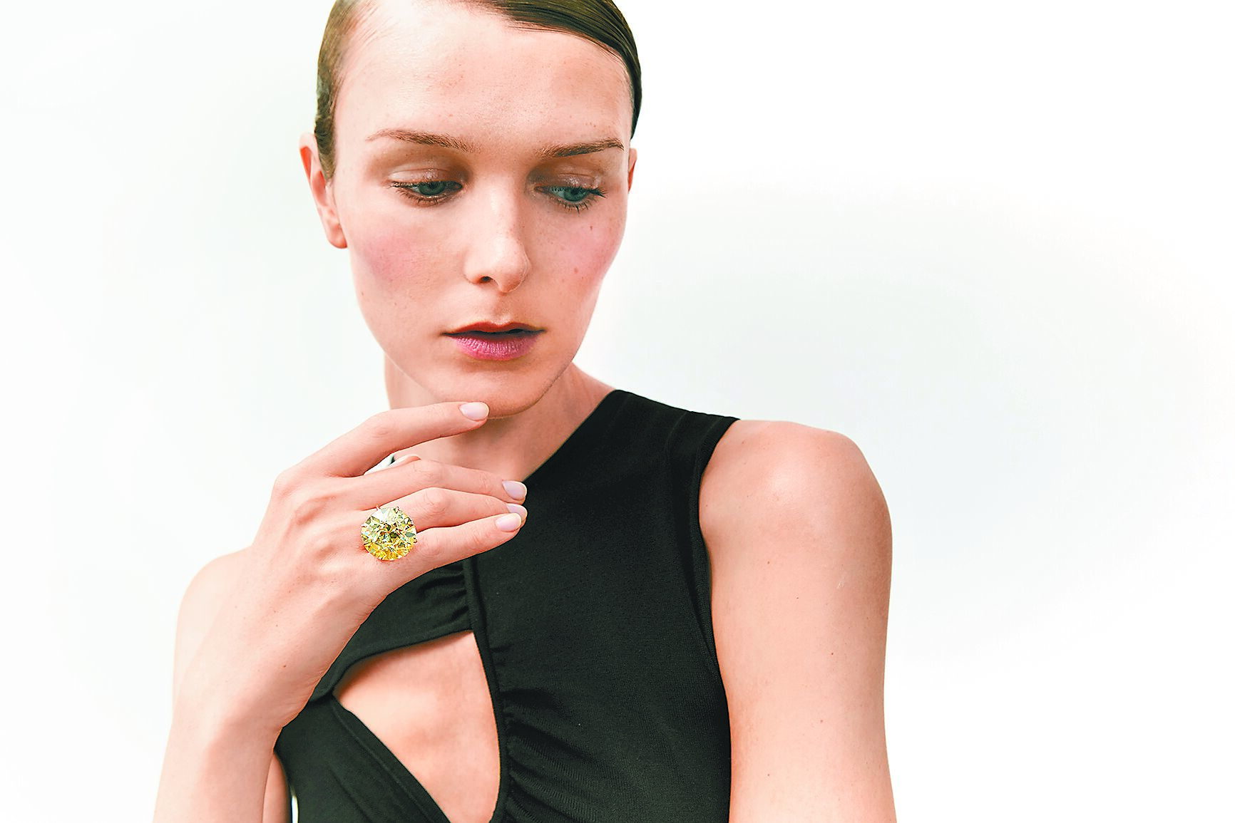 拍賣會起拍價下修珠寶收藏好時機- C2 時尚消費- 20241015 - 中國時報- 翻爆- 翻報