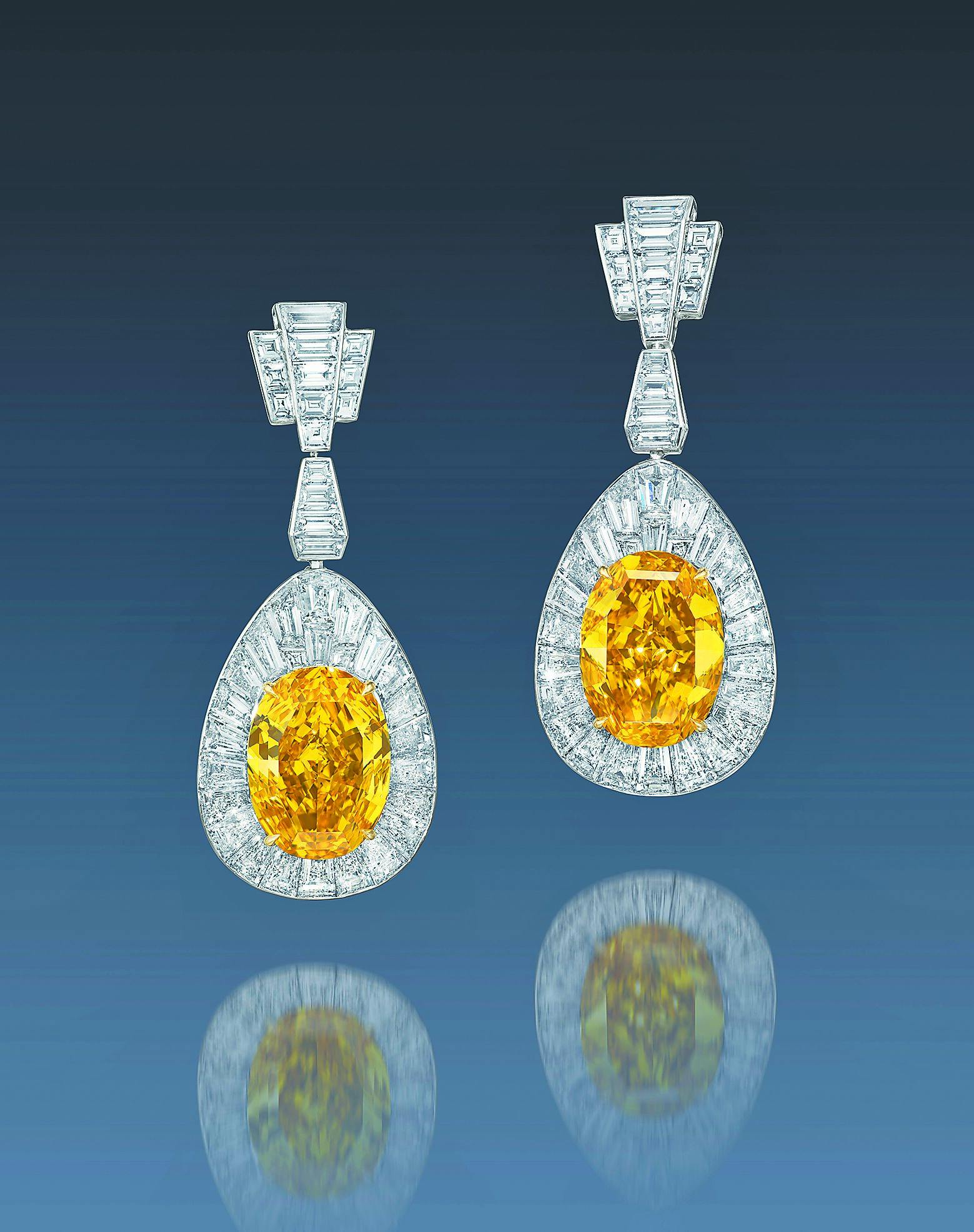 「The Oriental Sunrise」黃鑽耳環,估價在5000萬至8000萬港幣。(Christie’s提供) 「The Oriental Sunrise」黃鑽耳環,估價在5000萬至8000萬港幣。(Christie’s提供)
