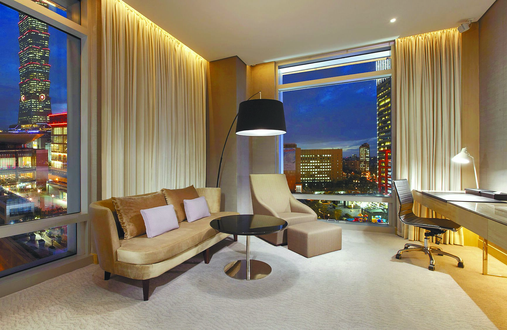 台北寒舍艾美12月平均住房率超過一半,房價約落在1萬7000元。(台北寒舍艾美酒店提供) 台北寒舍艾美12月平均住房率超過一半,房價約落在1萬7000元。(台北寒舍艾美酒店提供)