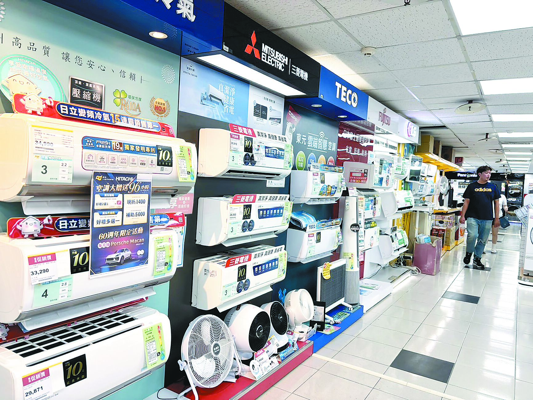 基隆市政府推動「節電關懷計畫」,即日起至12月31日開放社福機構及經濟弱勢家庭申請節能家電汰換補助。(張志康攝) image