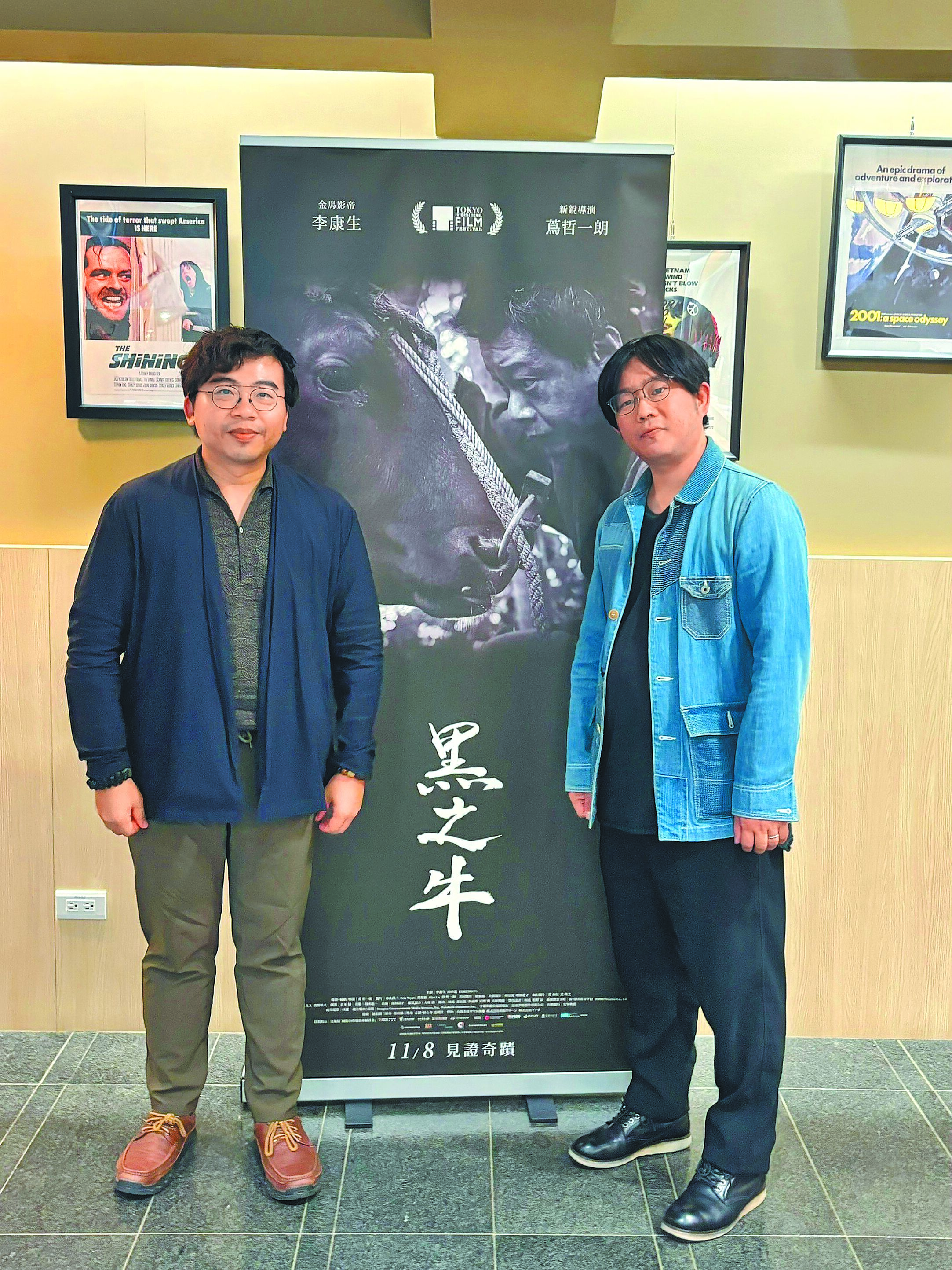 導演蔦哲一朗(右)與製片黃胤毓23日特地飛來台為《黑之牛》宣傳。(光年映畫提供) 導演蔦哲一朗(右)與製片黃胤毓23日特地飛來台為《黑之牛》宣傳。(光年映畫提供)