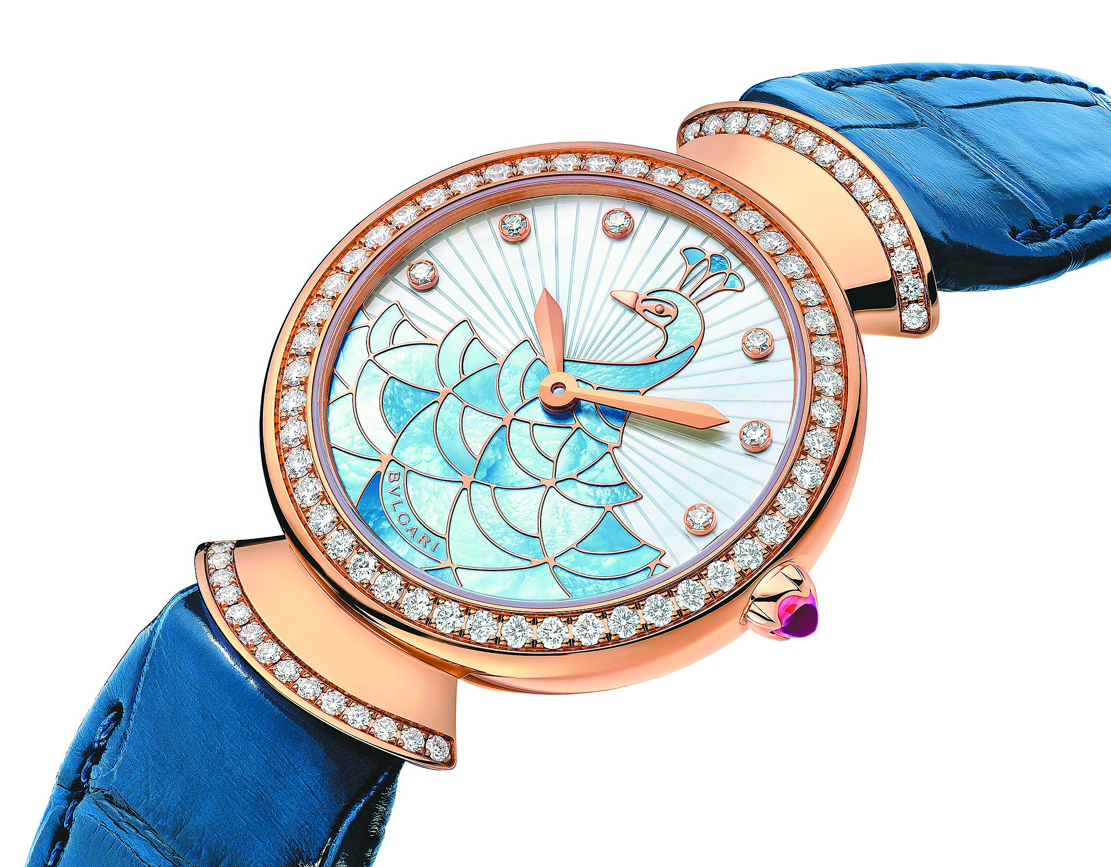 寶格麗Divas’ Dream系列PEACOCK孔雀珍珠母貝細工鑲嵌珠寶表。(BVLGARI提供) 寶格麗Divas’ Dream系列PEACOCK孔雀珍珠母貝細工鑲嵌珠寶表。(BVLGARI提供)