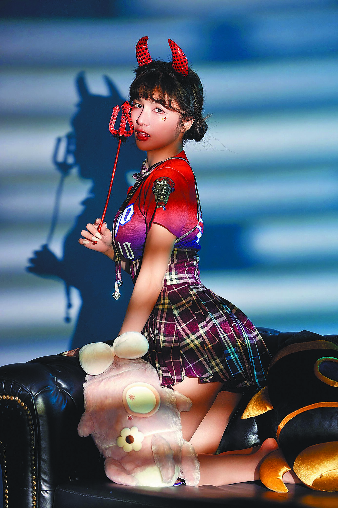 林岱縈扮成小惡魔,相當俏皮可愛。(黃天仁攝影工作室提供) image