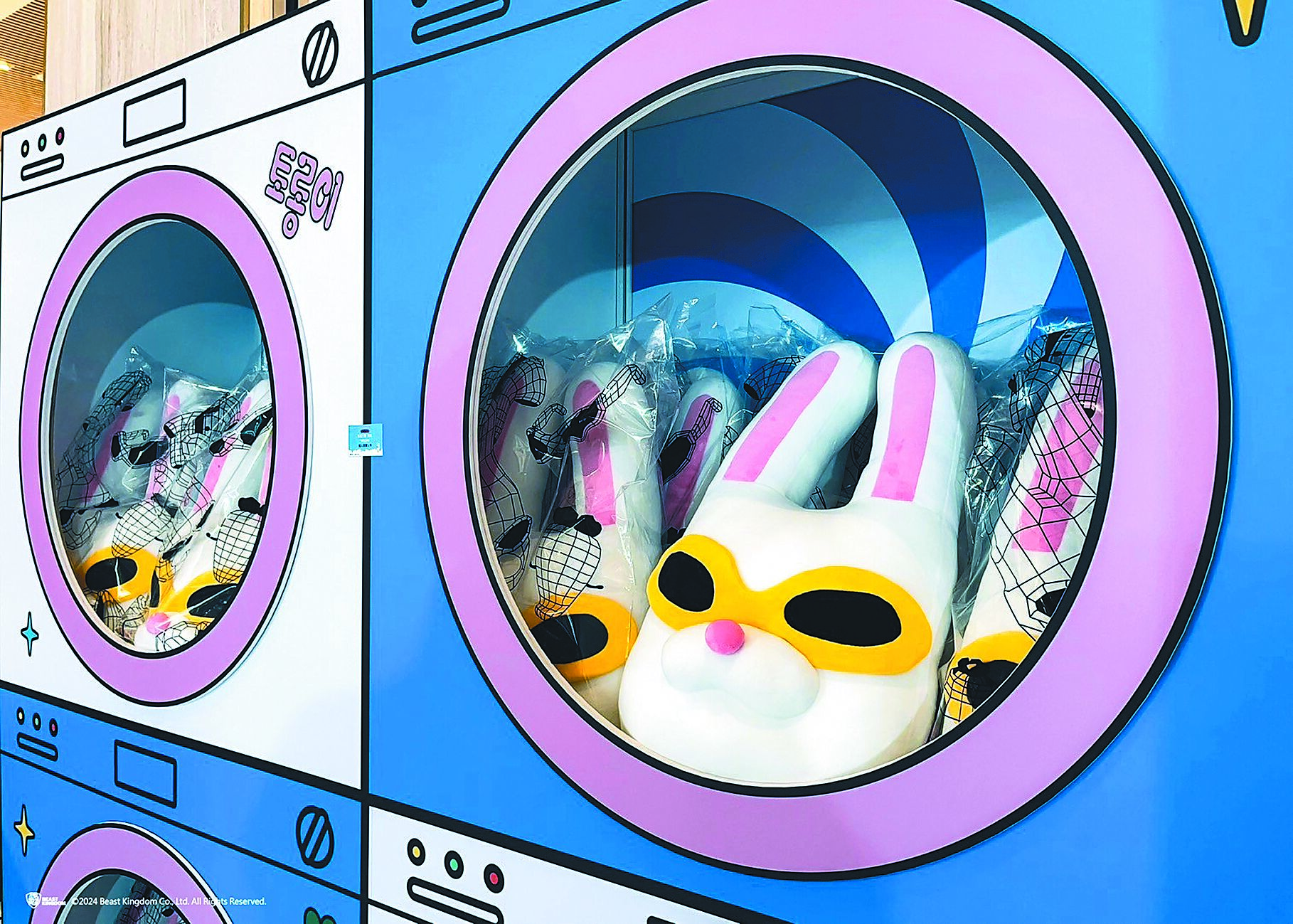 《Biong Biong地球娛樂室》快閃店有滿滿代表角色「兔瓏」周邊商品。(野獸國提供) 《Biong Biong地球娛樂室》快閃店有滿滿代表角色「兔瓏」周邊商品。(野獸國提供)