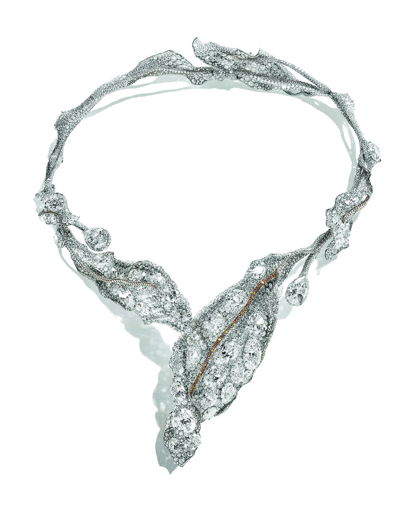 榮獲倫敦巨匠臻藏藝博會「大會傑出獎」的大師系列「冬葉套鍊」。(CINDY CHAO提供) 榮獲倫敦巨匠臻藏藝博會「大會傑出獎」的大師系列「冬葉套鍊」。(CINDY CHAO提供)