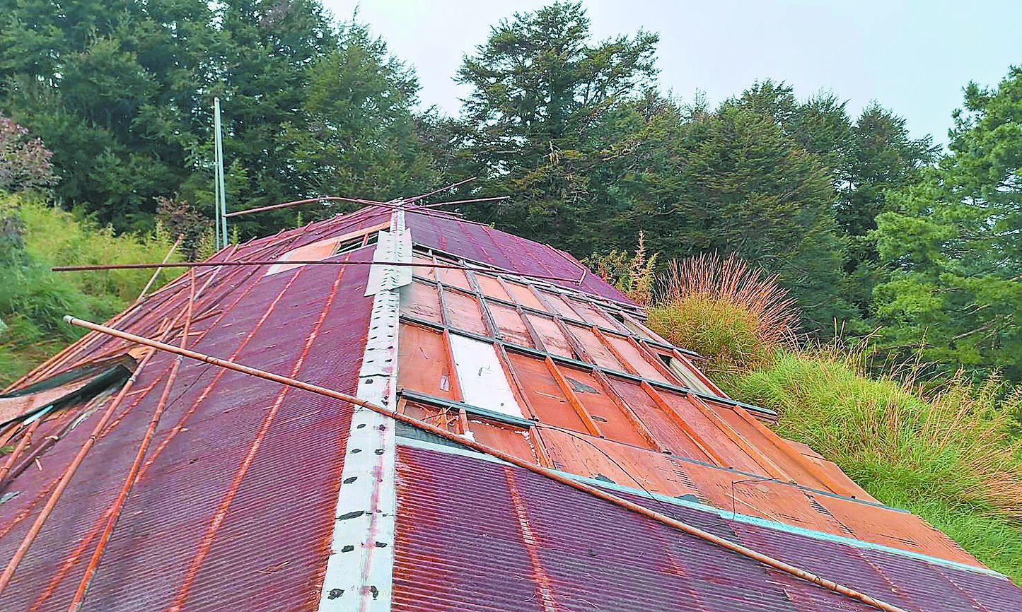 康芮颱風襲台,為雪霸國家公園帶來不小災情,包括聖稜線(Y型、I型)、大霸線、秀霸線、志佳陽線、雪劍線及大霸北稜線,都因登山步道發生坍方封閉整修未開放,九九山莊等山屋也發生屋頂遭強風吹毀,暫停開放山友使用。(雪管處提供/謝明俊苗栗傳真) 康芮颱風襲台,為雪霸國家公園帶來不小災情,包括聖稜線(Y型、I型)、大霸線、秀霸線、志佳陽線、雪劍線及大霸北稜線,都因登山步道發生坍方封閉整修未開放,九九山莊等山屋也發生屋頂遭強風吹毀,暫停開放山友使用。(雪管處提供/謝明俊苗栗傳真)