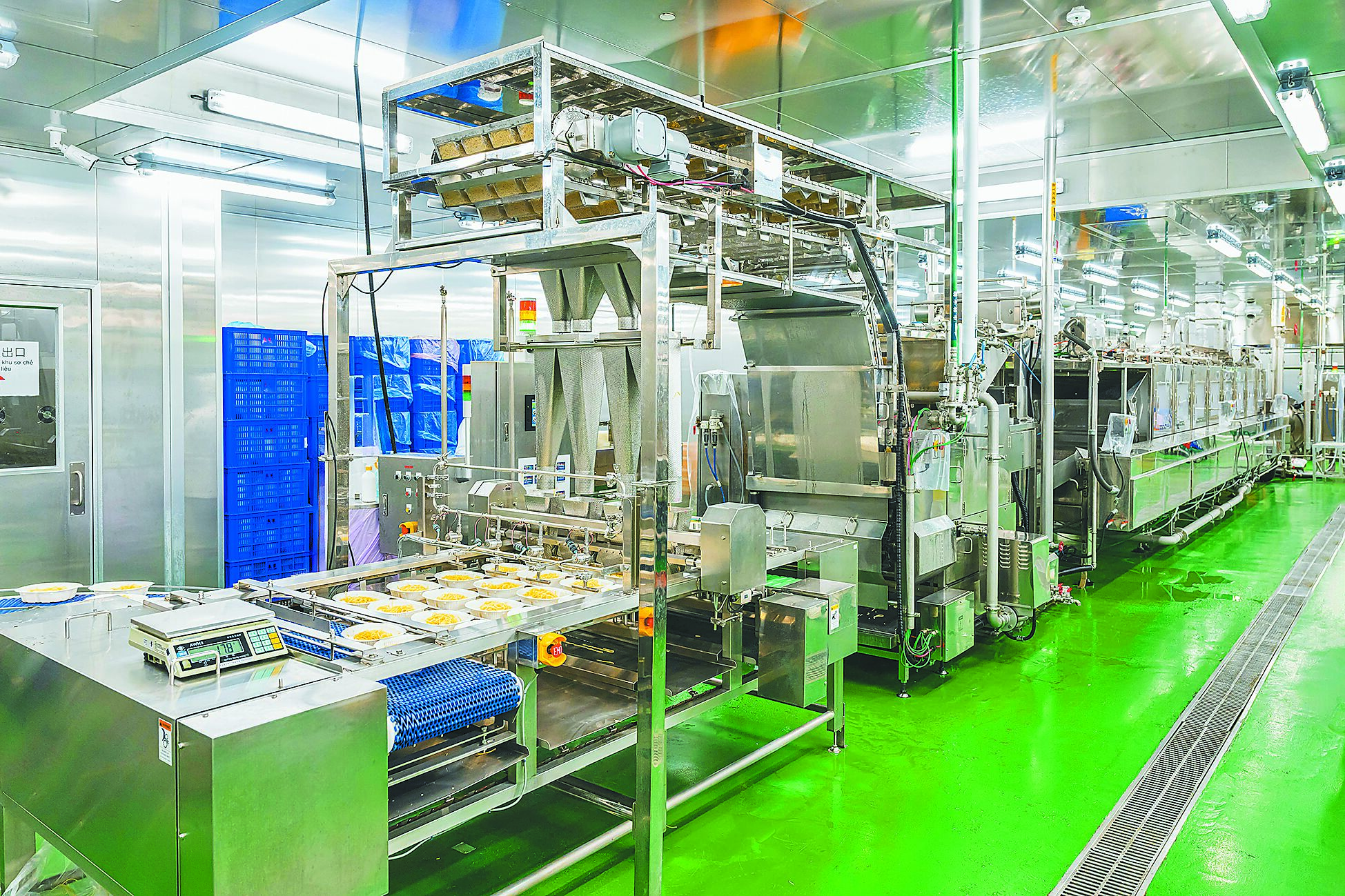 「長家」擁有全台唯一自動化義大利麵產線,目前日產最高可達10萬份。(全家提供) 「長家」擁有全台唯一自動化義大利麵產線,目前日產最高可達10萬份。(全家提供)