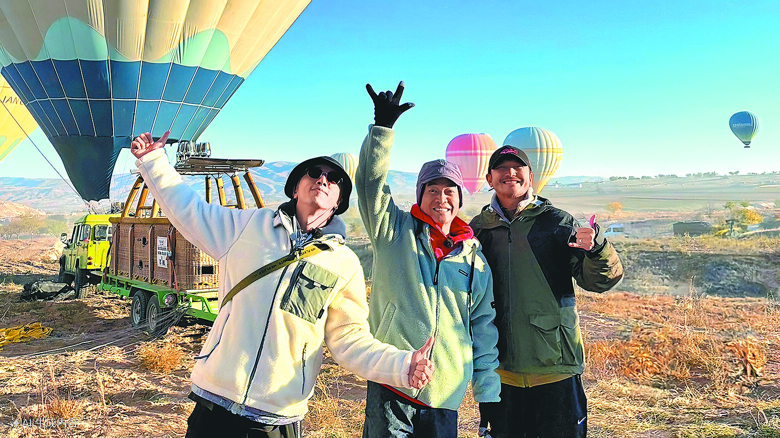 坤達(左起)、吳宗憲、KID主持的《綜藝玩很大》迎來10周年。(好看娛樂提供) image
