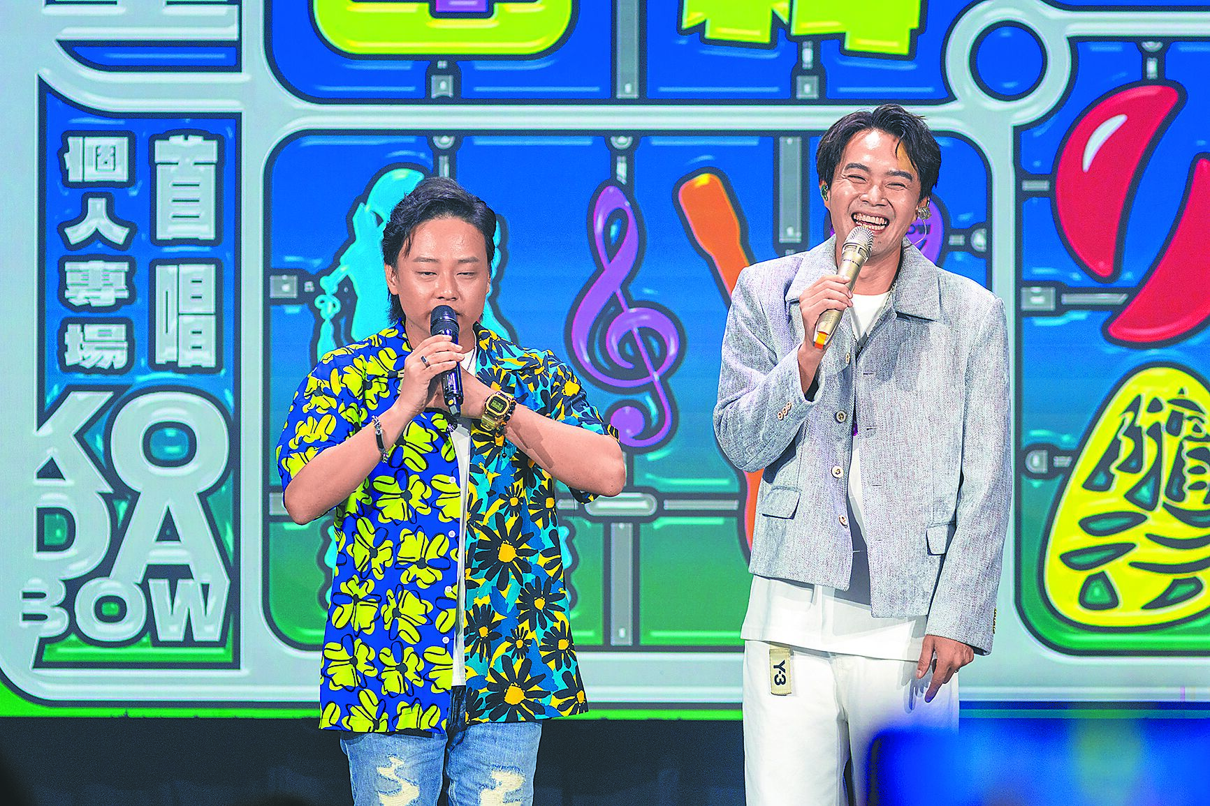 柯大堡(右)感謝賴銘偉一路相挺支持。(三川娛樂提供) image