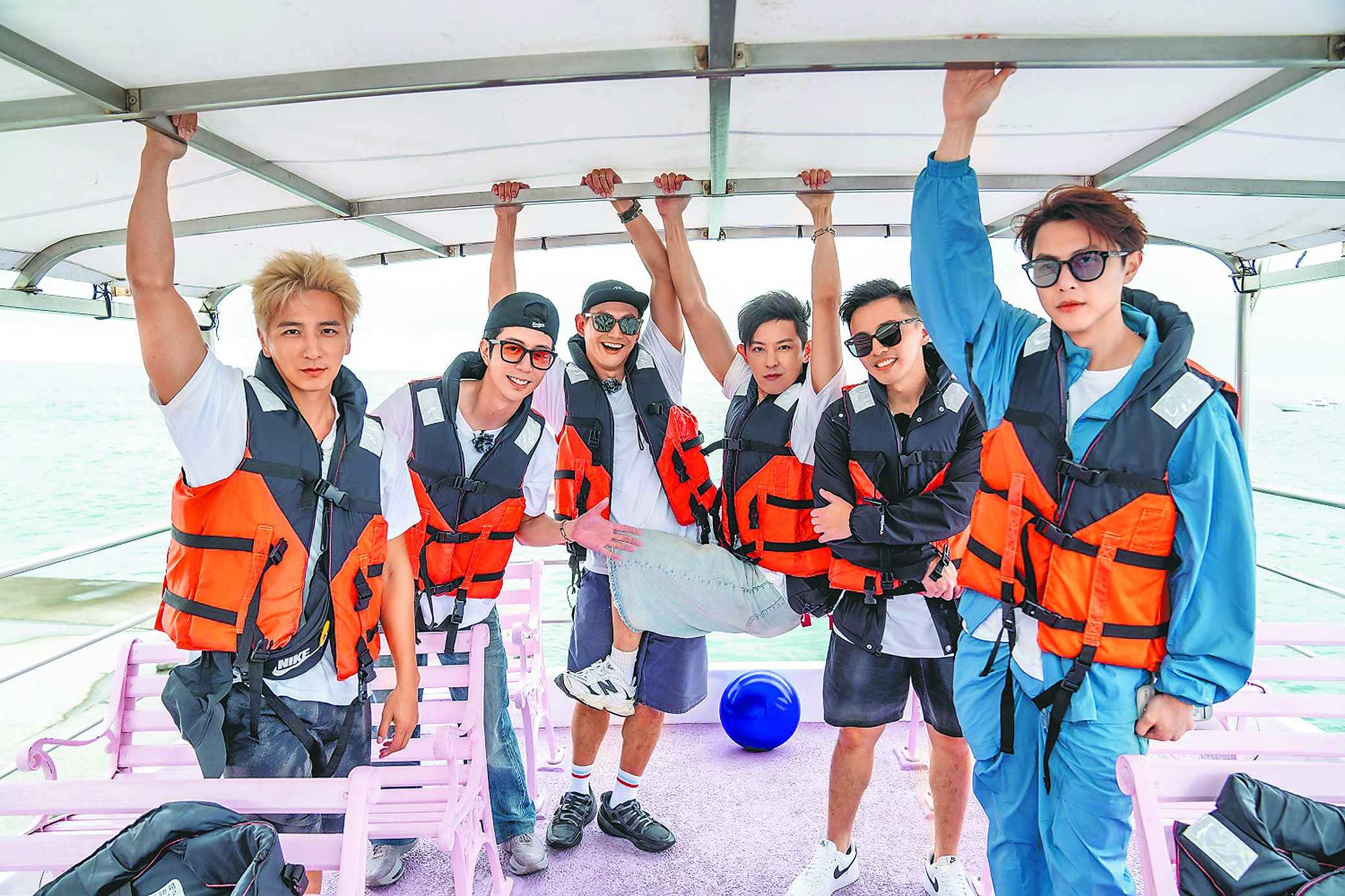 小煜(左起)、小杰、威廉、敖犬、阿緯、王子一同參與《來吧!哪裡怕》。(TVBS提供) 小煜(左起)、小杰、威廉、敖犬、阿緯、王子一同參與《來吧!哪裡怕》。(TVBS提供)