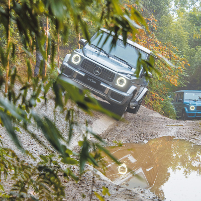 G-Class最大傾角可達35度,實際試駕明顯感受特別貼近地面,有種快要翻車的刺激。(陳大任攝) G-Class最大傾角可達35度,實際試駕明顯感受特別貼近地面,有種快要翻車的刺激。(陳大任攝)