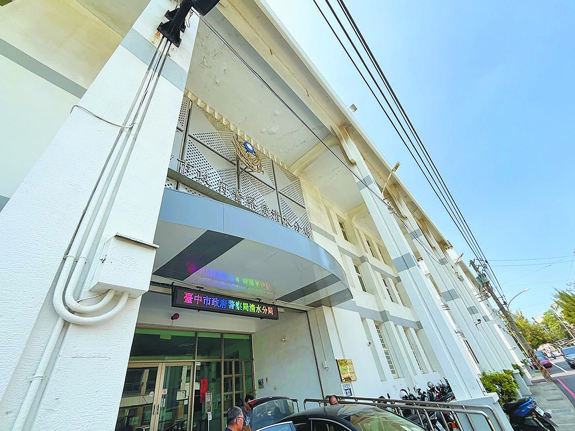 台中市梧棲區發生一起駭人命案,25歲饒姓男子與33歲彭姓男子疑有債務糾紛,饒男24日被帶到彭男租屋處談判後,遭亂棒毆打,送醫不治,檢警持續追查行凶共犯。(張妍溱攝) image