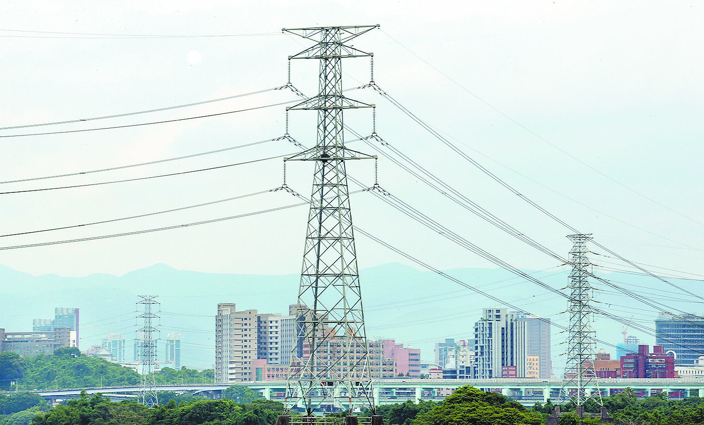 環境部將考慮用電產生的間接排放,初步擬將百貨、倉儲、軌道運輸、大學、大型醫院等行業納入應碳盤查對象,具體上路時間未定。(本報資料照片) image