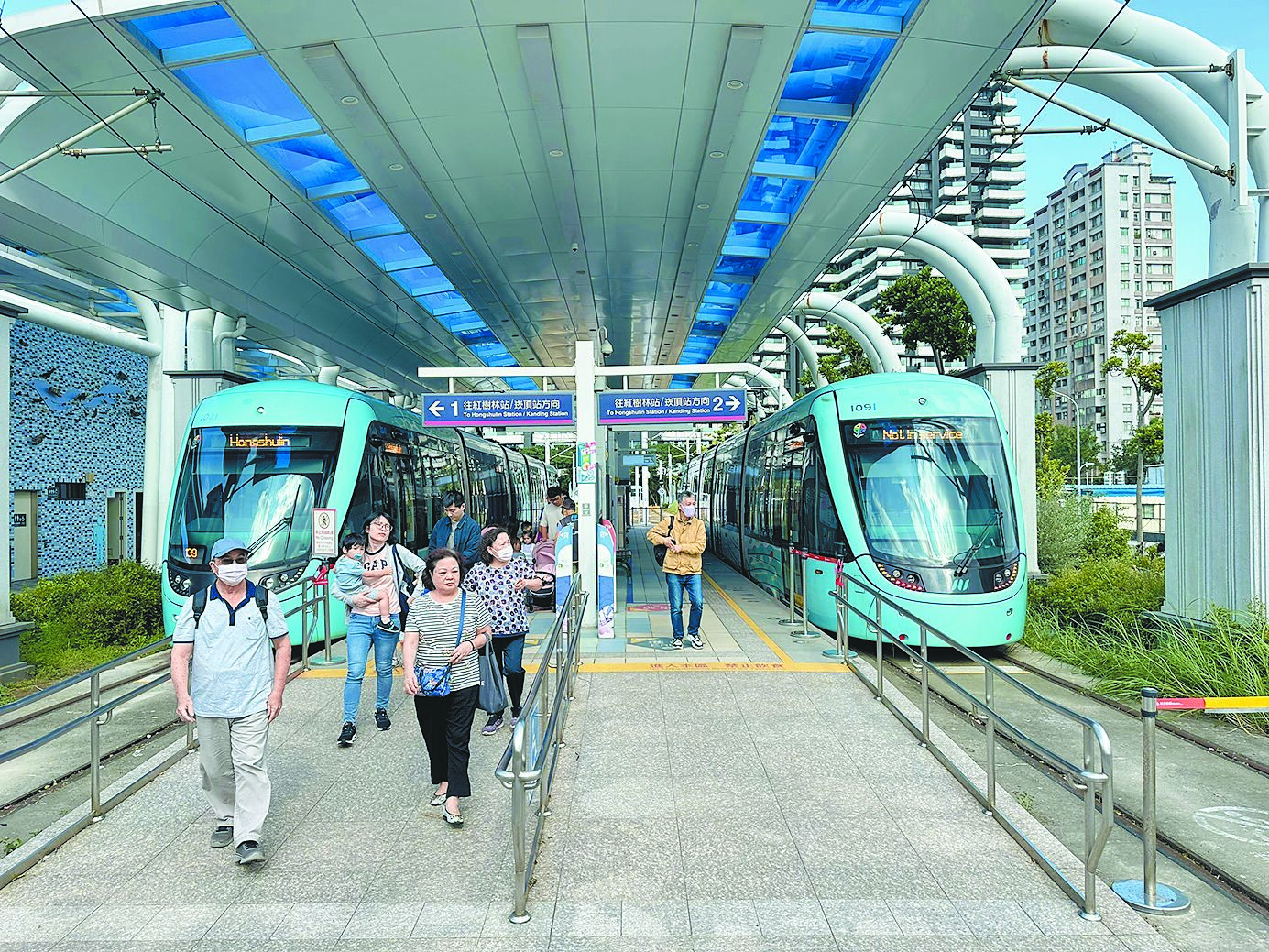 淡海輕軌藍海線第一期2020年11月15日通車營運,藍海線第二期預計行政院核定後5年完工,通車後銜接八里輕軌,打造淡水八里一日觀光廊帶。(高鈞麟攝) image