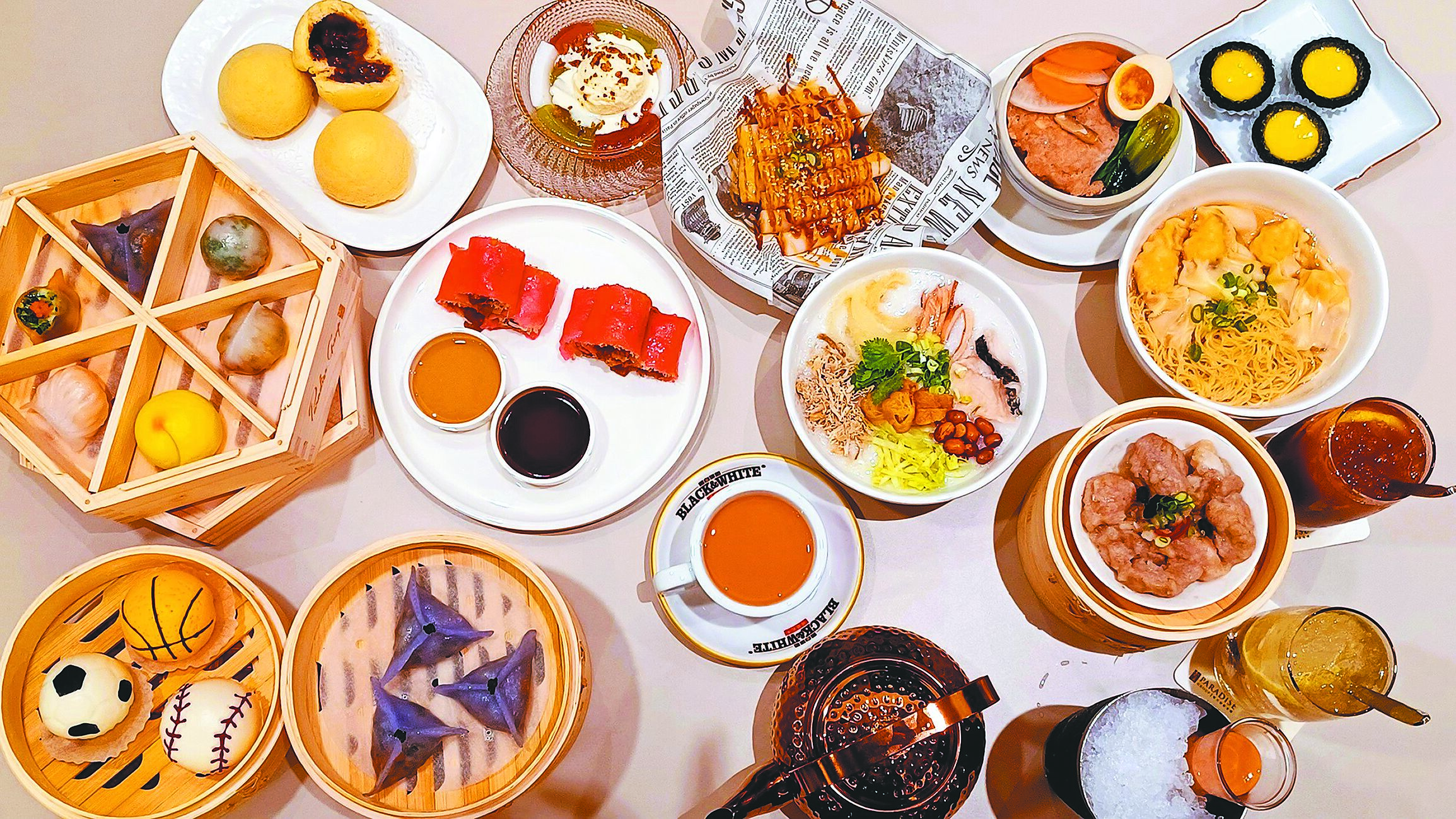 31日前,「樂天小香港」推出當日加入品牌會員即贈獨家特色甜品「蘆薈酸柑梅子凍」1份。(陳韻萍攝) 31日前,「樂天小香港」推出當日加入品牌會員即贈獨家特色甜品「蘆薈酸柑梅子凍」1份。(陳韻萍攝)