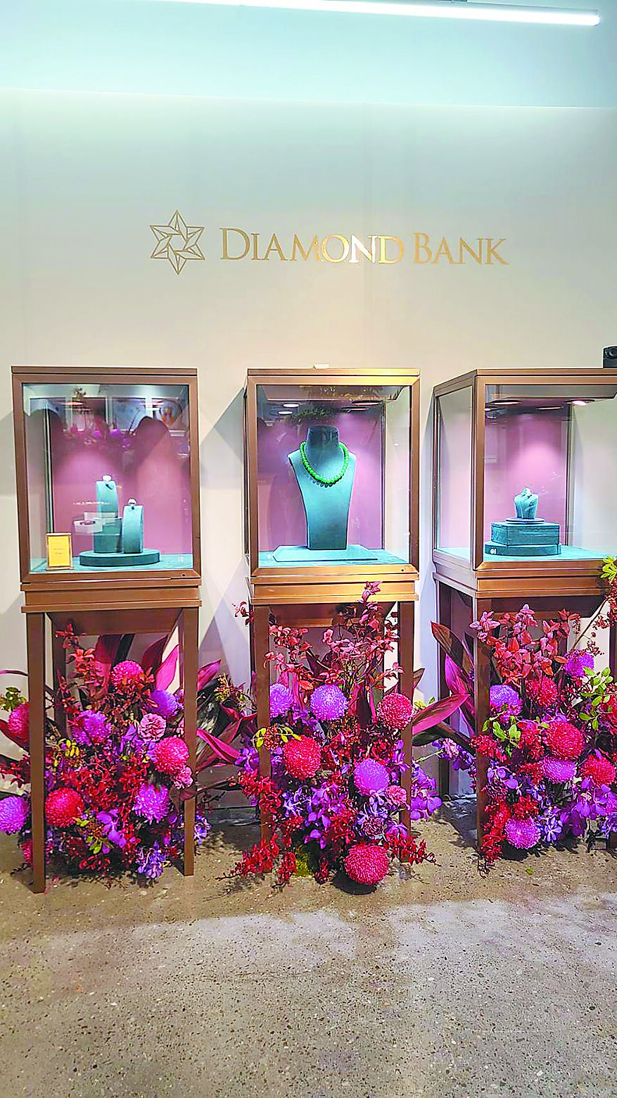 斐儷珠寶十年前轉型成立DIAMOND BANK,即起在天母丁丁藝術空間舉辦回顧展。(陶福媛攝) 斐儷珠寶十年前轉型成立DIAMOND BANK,即起在天母丁丁藝術空間舉辦回顧展。(陶福媛攝)