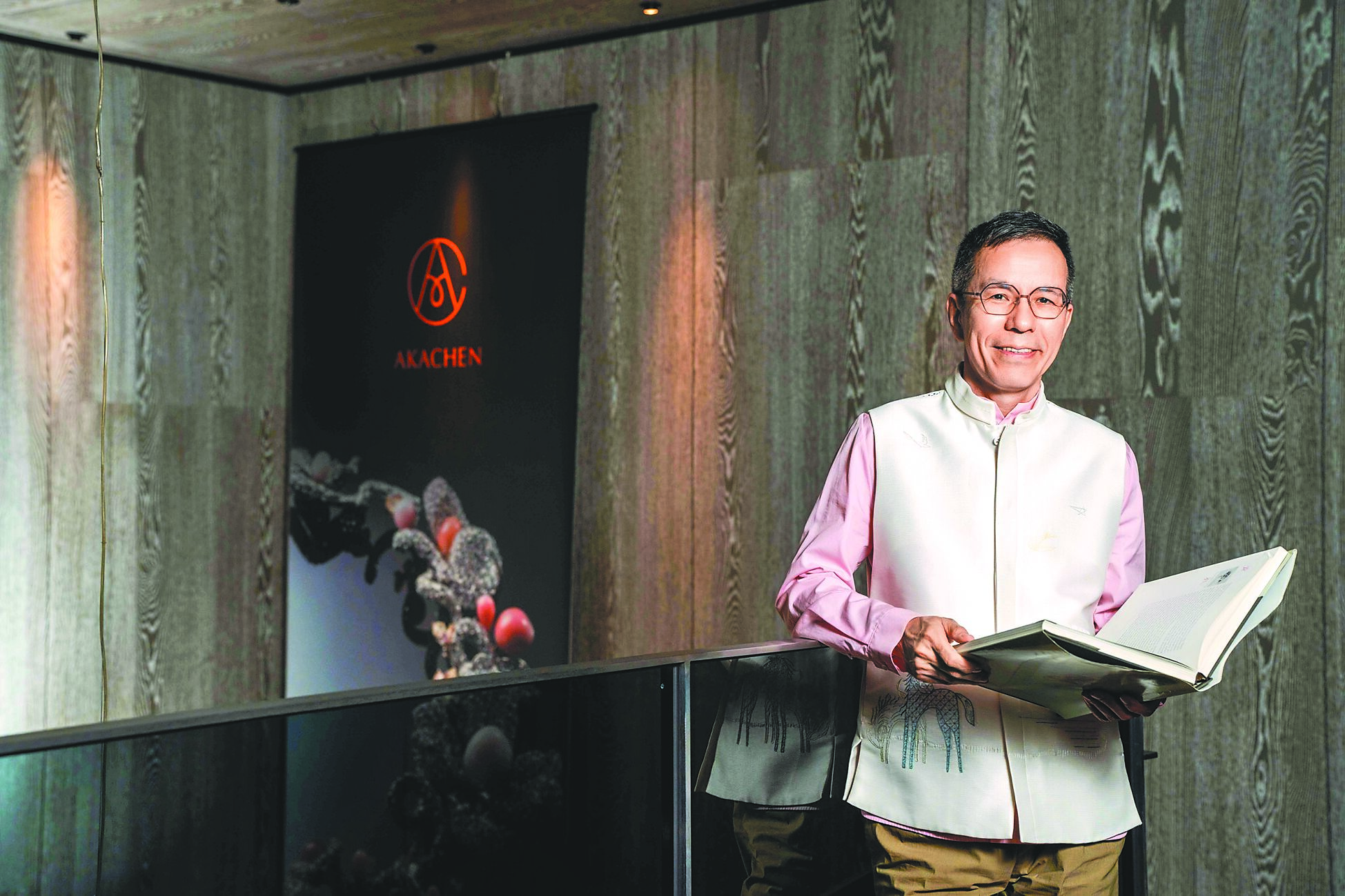 台灣鈦金珠寶藝術家陳智權(AKA CHEN)的作品結合鈦金珠寶、雕塑與繪畫等多元藝術。(AKA CHEN提供) image