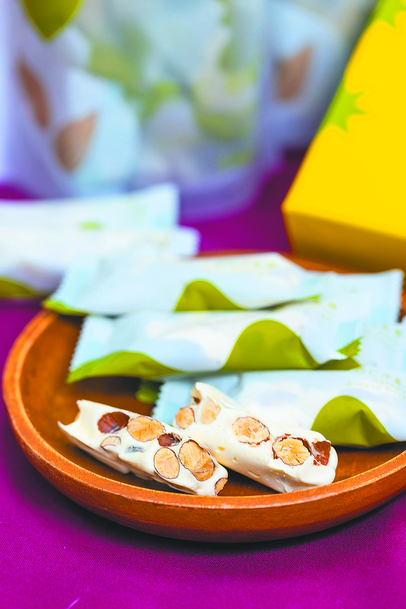 牛軋糖軟硬適中也不黏牙,是春節送禮的絕佳選擇。(復興航棧提供) 牛軋糖軟硬適中也不黏牙,是春節送禮的絕佳選擇。(復興航棧提供)