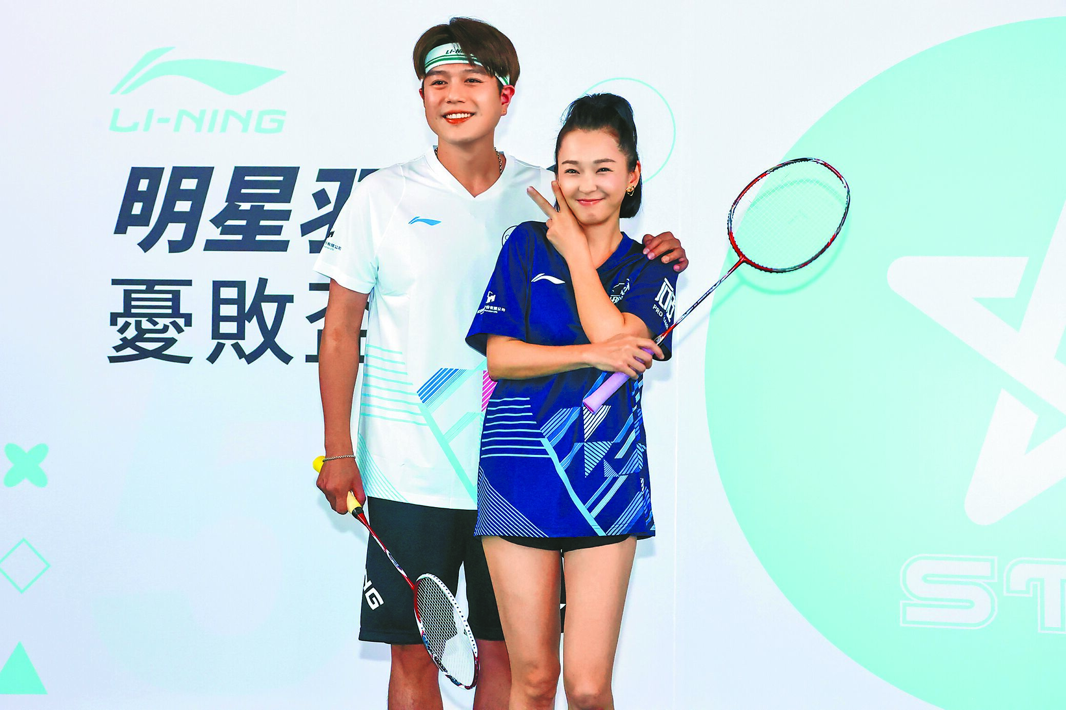 結婚13年的李易(左)、六月,近期屢傳婚變危機。(資料照片) image