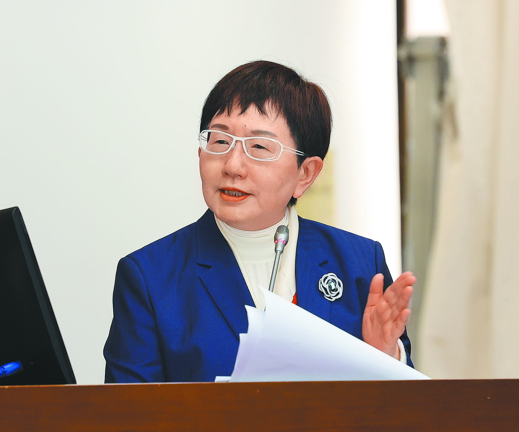 財政部長莊翠雲表示,公公併要合意整併並遵守相關法規,且須有詳細政策評估,她同意2個月內提出具體的評估報告。(劉宗龍攝) image