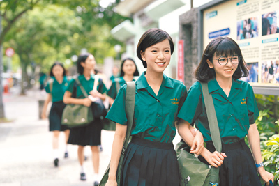電影《夜校女生》由陳姸霏(右)、項婕如領銜主演。(興揚電影提供) image