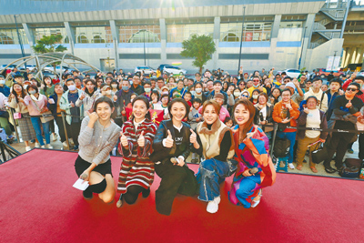《好運來》主演米可白(左起)、謝瓊煖、侯怡君、蘇晏霈、賴慧如,29日前往台南出席粉絲見面會。(民視提供) image