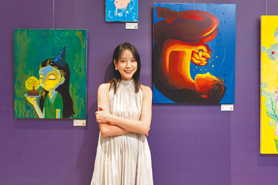 程予希「Mirror Mirror」畫展移師台中,用顏料與畫布談戀愛。(星星相藝提供) image