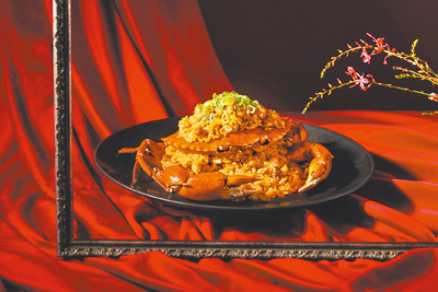 紫艷中餐廳外帶年菜「六六大順除夕餐」,圖為濃湯菌菇炒沙母糯米飯。(台北W飯店提供) 紫艷中餐廳外帶年菜「六六大順除夕餐」,圖為濃湯菌菇炒沙母糯米飯。(台北W飯店提供)