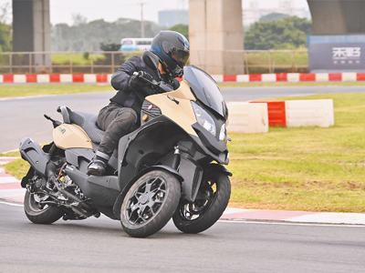 宏佳騰祭出新年大紅包,購車即享最高現折4萬元折扣,圖為三輪跑旅3D-350R。(宏佳騰提供) 宏佳騰祭出新年大紅包,購車即享最高現折4萬元折扣,圖為三輪跑旅3D-350R。(宏佳騰提供)