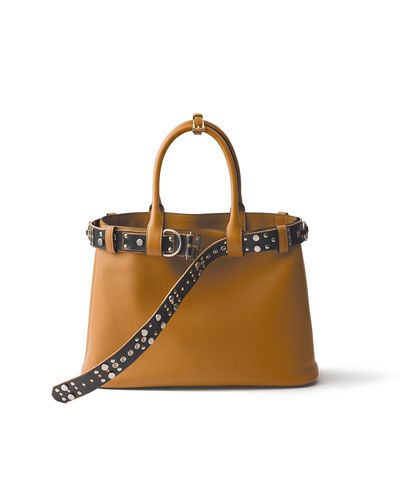 Prada Soft Lux皮革肩背包,13萬元。(Prada提供) Prada Soft Lux皮革肩背包,13萬元。(Prada提供)