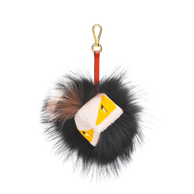FENDI 2025 春節限定系列, FENDI Eyes毛毛掛飾,2萬8400元。(FENDI提供) FENDI 2025 春節限定系列, FENDI Eyes毛毛掛飾,2萬8400元。(FENDI提供)