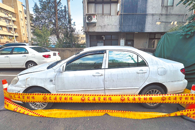 竹東三環幫大哥劉憲治遭槍擊身亡,凶嫌使用的白色豐田轎車是權利車,車主目前在監服刑,成為緝凶「斷點」。(新竹縣警局提供/羅浚濱新竹傳真) image