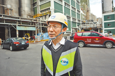 職安署副署長萬榮富認為爆炸不排除是管線腐蝕破裂。(邱立雅攝) image