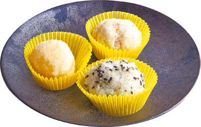 點水樓手工元宵可吃到芝麻、花生2款經典口味,氣炸或油炸吃都美味。(點水樓提供) 點水樓手工元宵可吃到芝麻、花生2款經典口味,氣炸或油炸吃都美味。(點水樓提供)