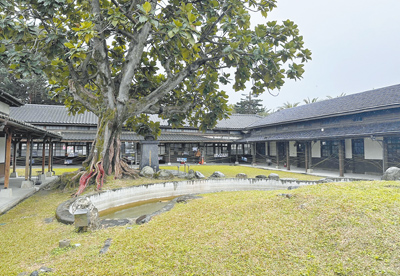 花蓮鐵道文化園區前身為鐵道部「花蓮港出張所」,是台灣僅存最完整的窄軌鐵道基地遺址,經登錄為花蓮縣歷史建築後,文化局近10年積極爭取經費修復並打造成文化藝文場域。(羅亦亘攝) image