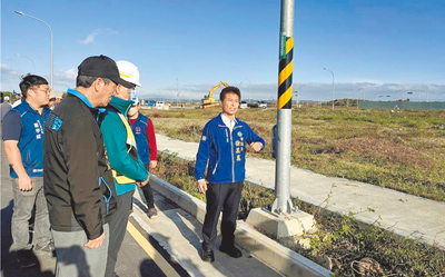 桃園航空城安置街廓重建須在2026年2月前要完成房屋樓地板勘驗,才可領取每坪3萬元補助,民眾怨無法申請水、電表、土地鑑界。桃園市地政局回應,申請臨時水電、土地鑑界將以專案處理。(廖姮玥攝) image