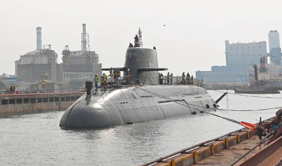 國民黨立委馬文君批評,潛艦國造至今無1艘完成,卻急於改列特別預算,恐意圖規避立法院監督。圖為潛艦國造原型艦海鯤軍艦浮船作業,進台船小塢。(台船公司提供) image