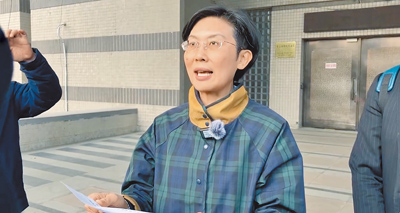 民進黨立委林岱樺21日清晨步出地檢時表示,暗黑勢力選擇在此時此刻打擊她,但不會摧折她的意志,面對打擊會挺直站立、不會屈膝跪下。(讀者提供/洪靖宜高雄傳真) image