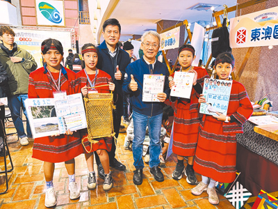 宜蘭縣偏遠地區教育及實驗教育資源中心24日揭牌並發表成果,東澳國小以尊重在地多元族群的主體性為核心,依據聚落文化脈絡設計有趣課程。(吳佩蓉攝) image