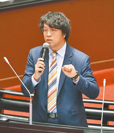 民進黨立委沈伯洋遭網路媒體爆料擁有3棟美國房產未申報,沈3日反嗆誰造謠就辭立委。民進黨團仍敲定由沈伯洋擔任外交及國防委員會召委。(本報資料照片) image