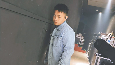 歌手邱軍涉犯駕車肇事逃逸,今年1月遭羈押禁見至今,基隆地方法院裁定延押。(摘自邱軍臉書/張志康基隆傳真) image
