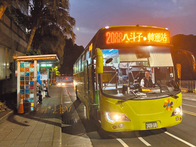 立委林沛祥爭取國道客運2088路線增設新支線2088C,自3日起試辦3個月。(立委林沛祥服務處提供/張志康基隆傳真) image