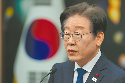 根據韓國民調Realmeter於3日公布的一項民調結果,在總統候選人適合度調查中,最大在野黨共同民主黨魁李在明以46.3%的支持率排名第一。(美聯社) image