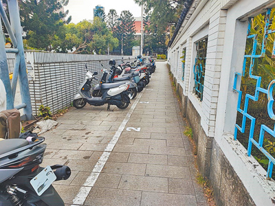 台北車站逸仙公園周邊4路段自3日起調整為計時收費,交通局初步觀察上路首日,車格不再整天滿停,以往長時間占用的情況初步獲改善。(台北市停管處提供/謝佳君台北傳真) image