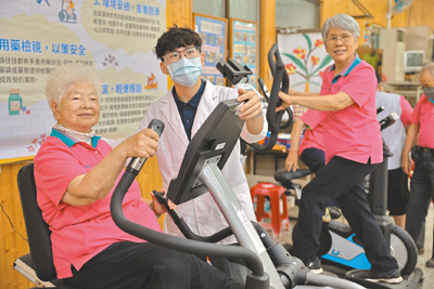 台灣步入高齡化社會,物理、職能治療科系頗受矚目。(東華醫院提供/楊靜茹南投傳真) image