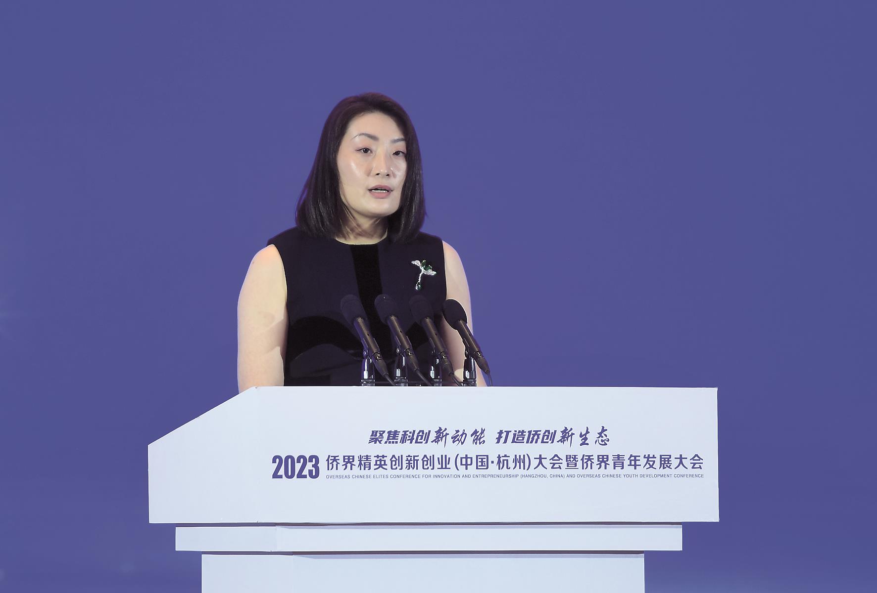宗馥莉2024年9月正式接掌杭州娃哈哈集團,出任公司董事長兼總經理。(中新社) image
