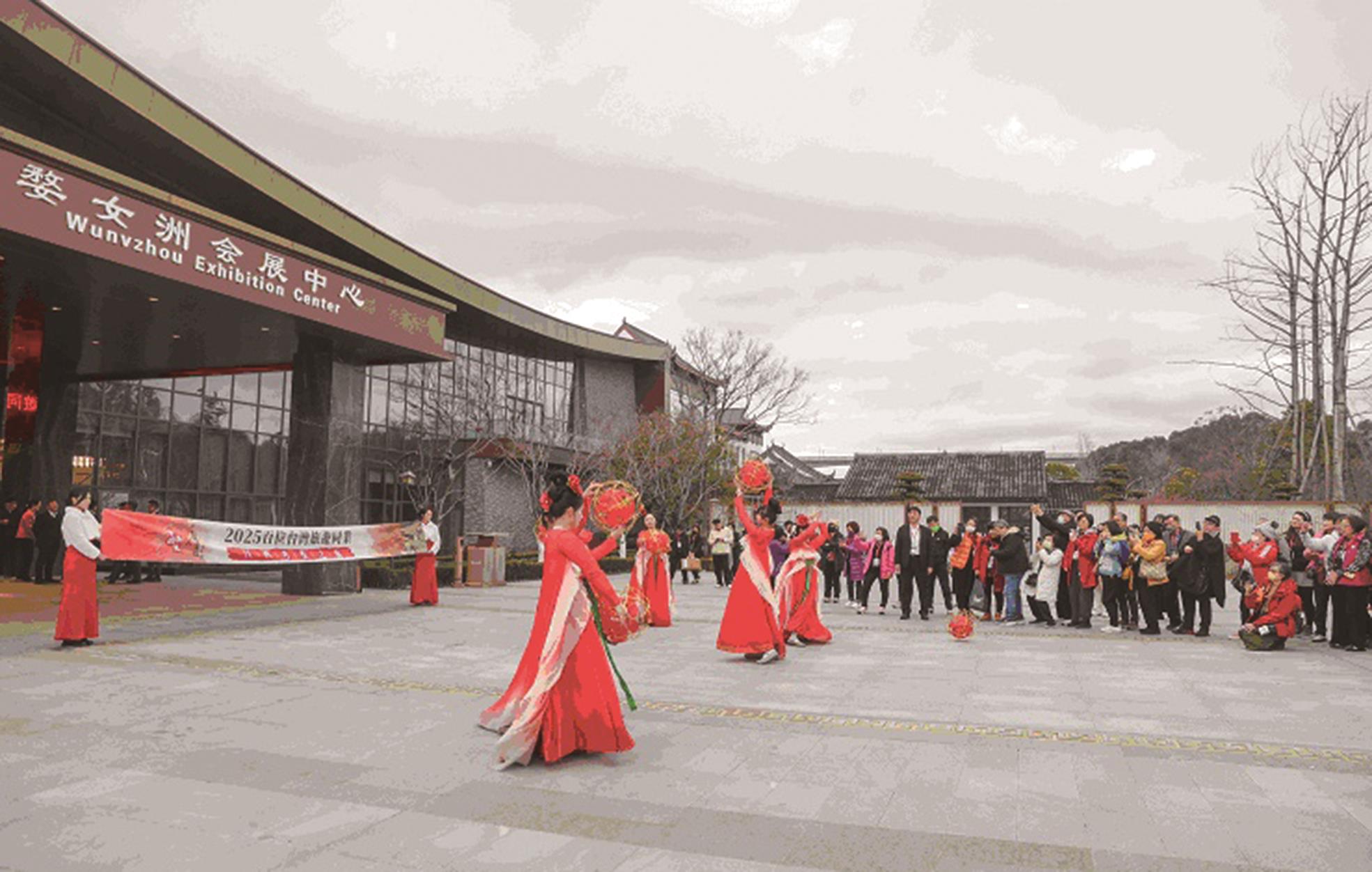現場交流活動以江西傳統舞蹈開場,別開生面。(周聖浩攝) image